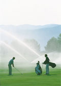 golfers-water